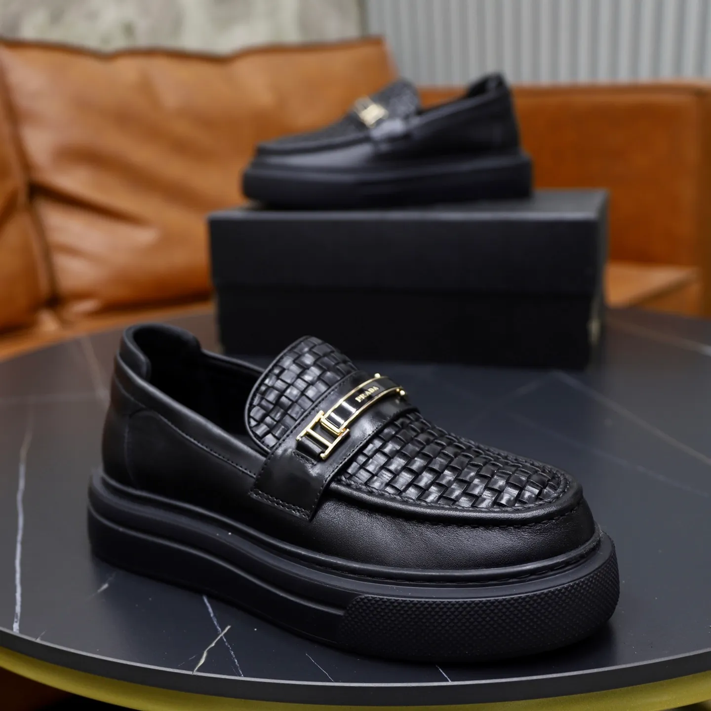 Ex-factory price: 500💰🙅‍♂️🙅‍♂️🙅‍♂️ Brand: PRADA Standard code: Men's code 38-44 (45 can be customized) Grade: Same style as the official website Original order quality Material: Original cowhide surface Comfortable lining Original outsole Style category: Men's fashionable casual leather shoes Distinguished big-name luxury elements Top luxury Color: Color of the actual picture